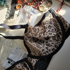 CUUP Black and Brown Bra with Leopard Print and Adjustable Straps